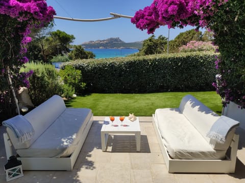 Welcome to Villa istella de Mari, only 250m stroll from famous Reparata beach