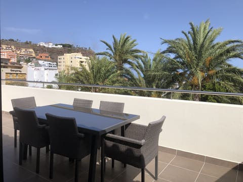 Private terrace with views of the park 