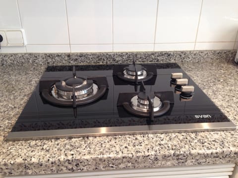 New gas hob installed November 2017.