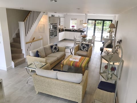 Light and spacious lounge