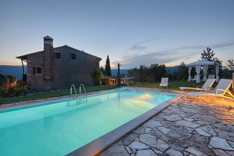 private land over 100000m2 surrounded with medieval small towns on hills around