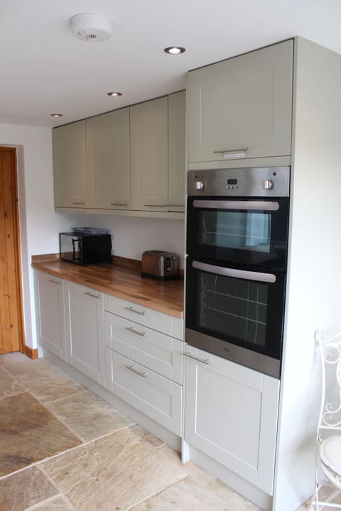 Rose Cottage provides a modern well appointed kitchen.