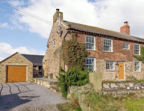 Mullion Cottage from the road