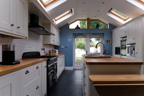 Kitchen (3.8m x 6.2m)