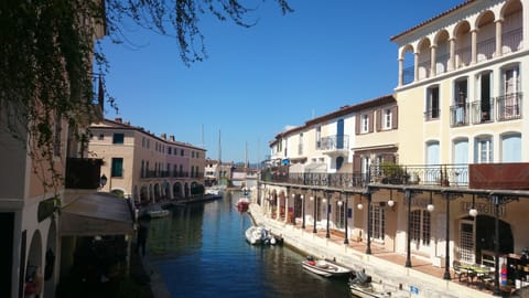 Port Grimaud Waterway-Apt Around the Corner