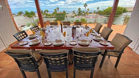 Alfresco dining