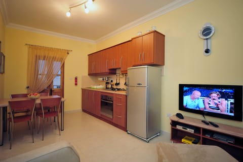 Living room equipped with tv, dvd player, satellite receiver and also some books