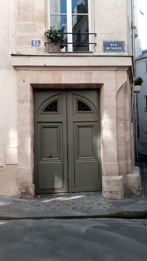 historical building rue de Nesle
