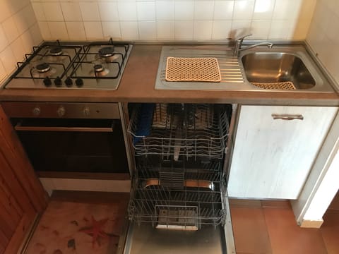 Kitchen (new stove/oven/dishwasher installed in 2017)