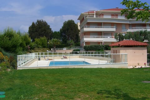 la Desirade's pool set in the gardens