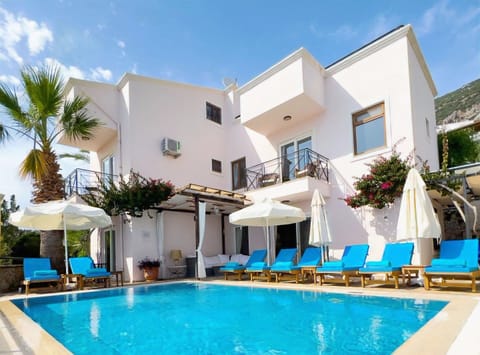 Back of villa and pool