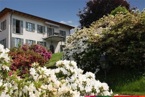 Luxury Villa with Beautiful Lake view