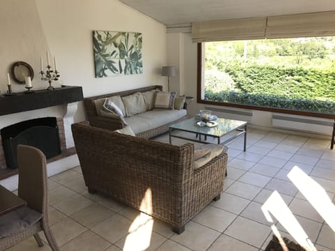 Living Room with open plan kitchen