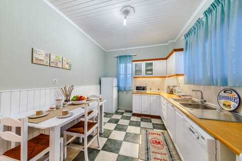 LIVING ROOM - KITCHEN, 1st FLOOR