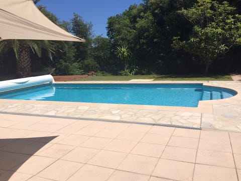 Pool electric pool cover