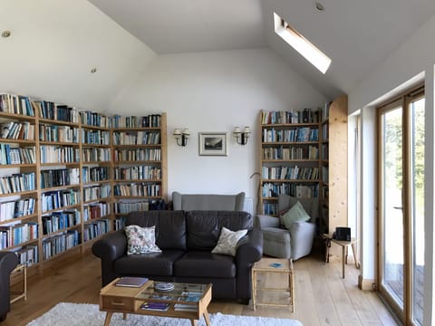 Living room - plenty of books for a wet afternoon!