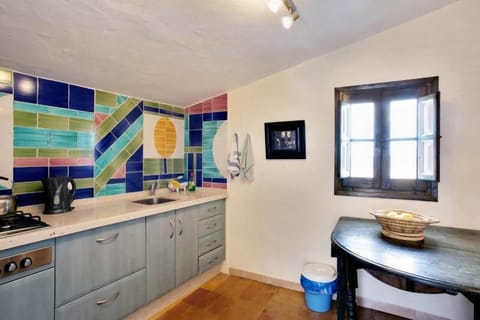 Kitchen and Dinning area