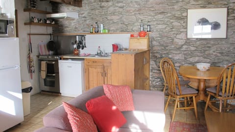 East End kitchen/dining area