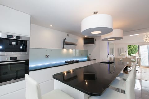 Kitchen with Smart TV & Sonos