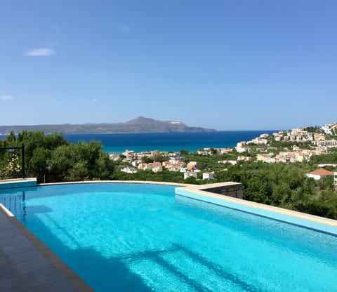 Private pool with wonderful view