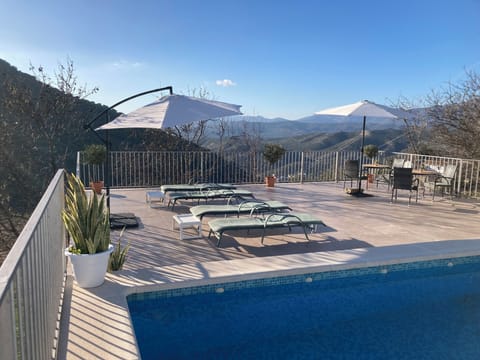Sun patio and bar area