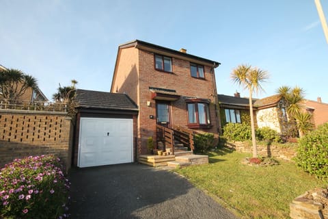 Newquay Holiday Home near Fistral Beach and town