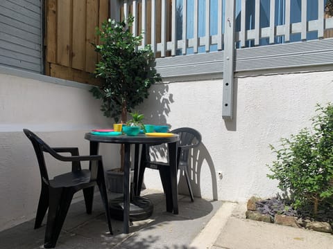 Seating area at ground level