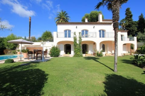 Apartment is under he arches, facing the garden