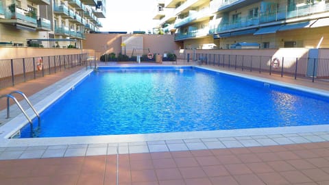 big common pool, opned all year, salt water