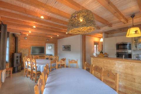 Dining room for up to 20 people