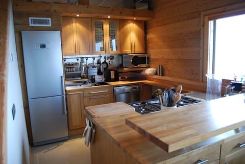 Fully furnished kitchen