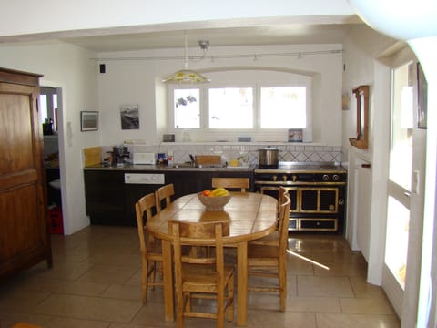 Kitchen with La Cornue cooker