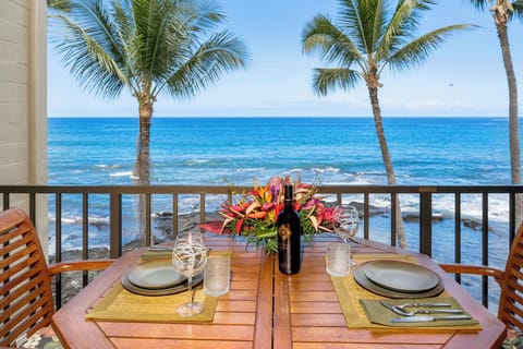 Oceanfront Lanai Dining