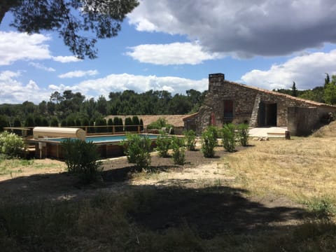 MAUSSANE-LES-ALPILLES vacation rental, Provençal farmhouse for rent with all comfort, private pool for 8 people. Online reservation with Plaisirs & Maisons de Provence
