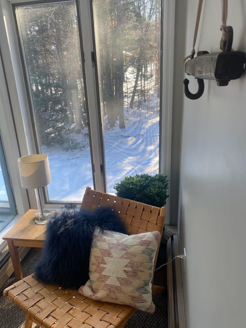 Western room reading nook 