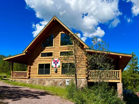 Alpine Grand Cabin with front and rear patios shown.  