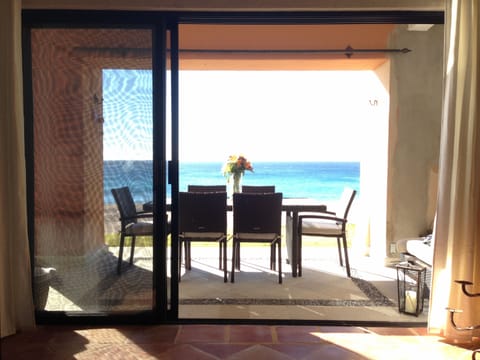 Patio 2:Liv rm opens up to one open area to outdoor dining with stackable doors