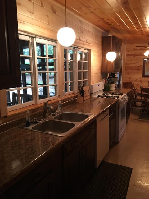 Recently remodeled kitchen area, with all the cooking ware you will require.