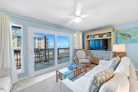 Living Room with Gulf View, Smart TV, Sleeper Sofa 