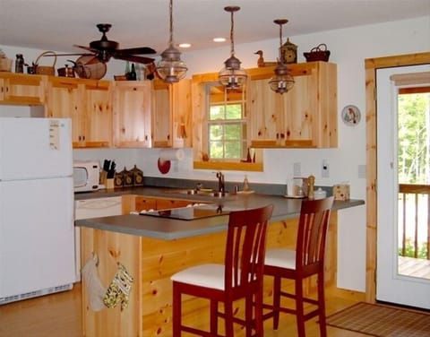 Open & airy kitchen. Dining for 6 is across the room.