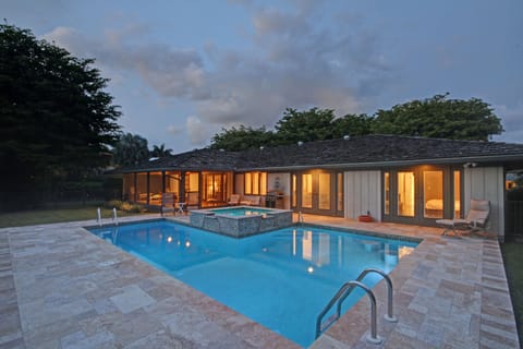 Spectacular private pool and spa