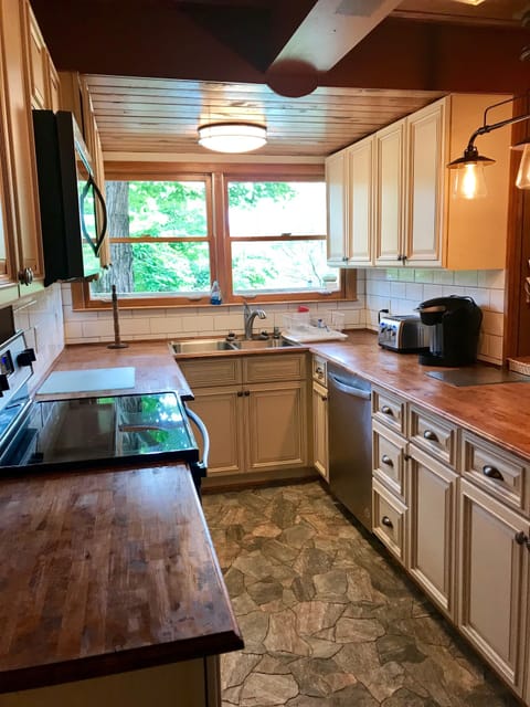 Renovated kitchen with premium cabinetry, appliances and countertops!