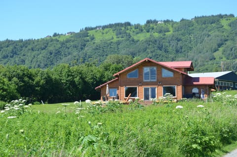 Welcome to
Glacier Haus!