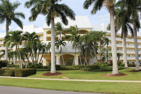 Great"Curb Appeal" with a covered portico