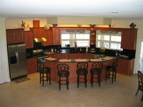 Kitchen and Breakfast Bar with amazing views of the basin