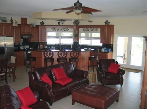 Living Room with Cable 52' TV, CD/DVD, VHS, leather seating