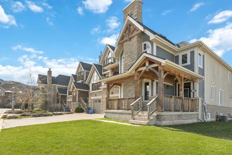 Chalet is located at the bottom of Blue Mountain