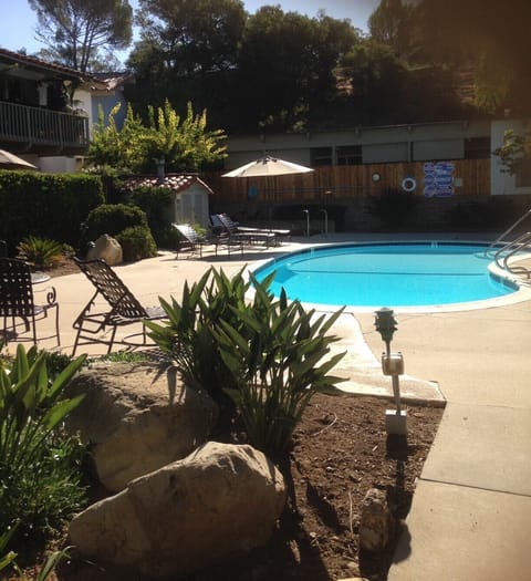 Pool and jacuzzi area