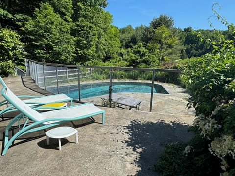 Front deck overlooking pool