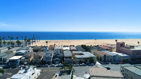 Steps to the beach on Balboa Peninsula – walk to sand, harbor & dining